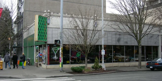 Crocodile_Cafe_(cropped).jpg